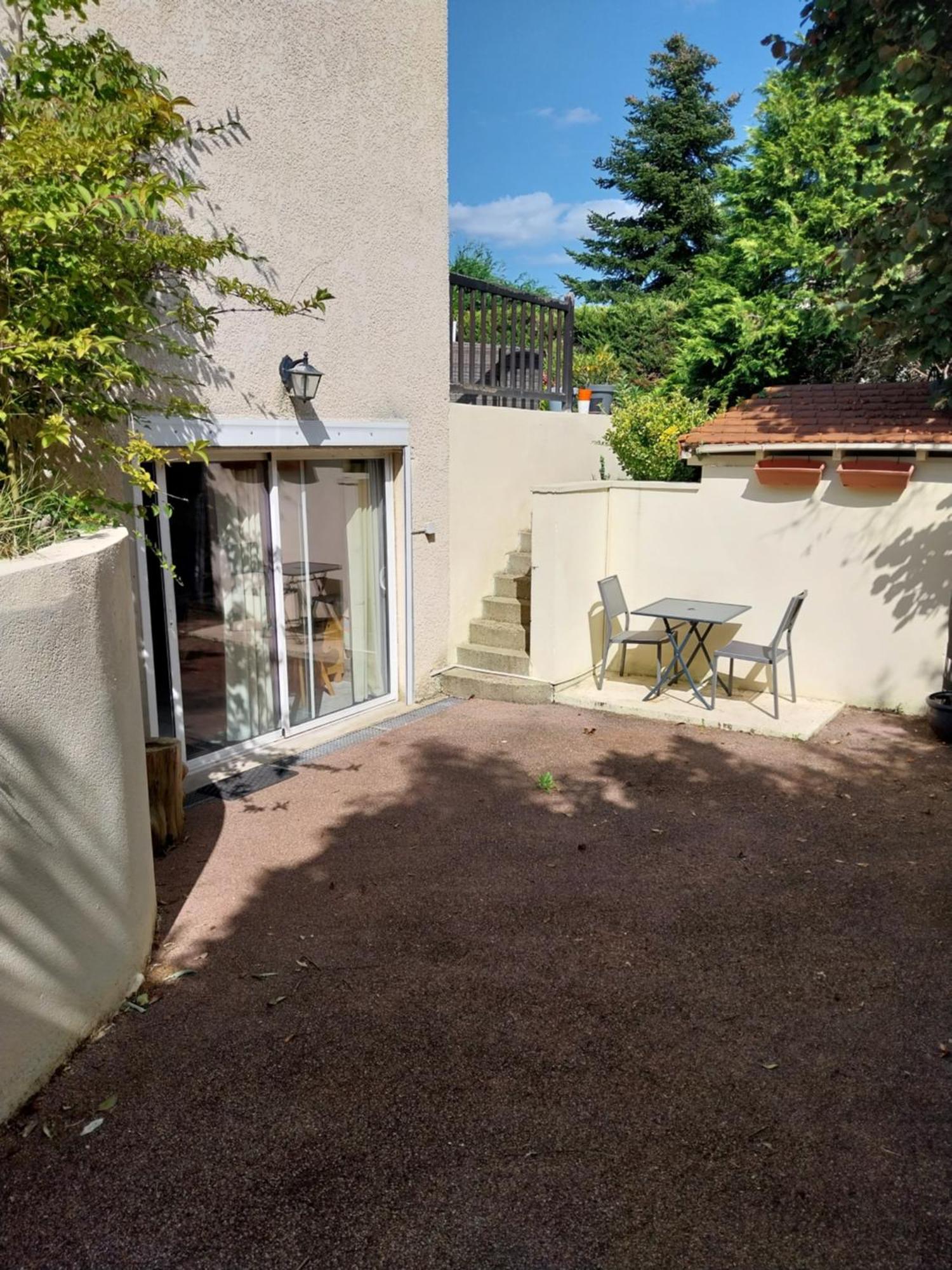 Beau Studio T1 A 30 Km De Paris Saint-Germain-lès-Corbeil Dış mekan fotoğraf